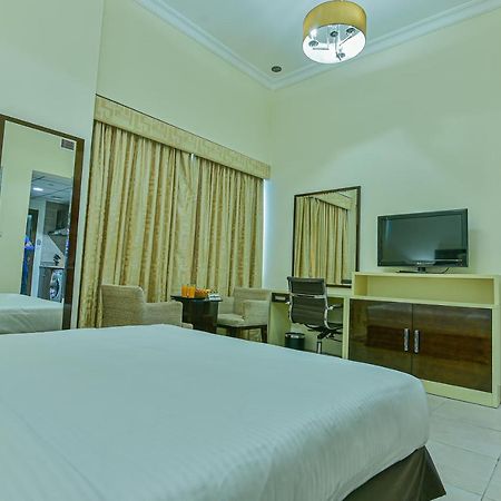 Vista Hotel Apartments Deluxe Dubai Exterior photo