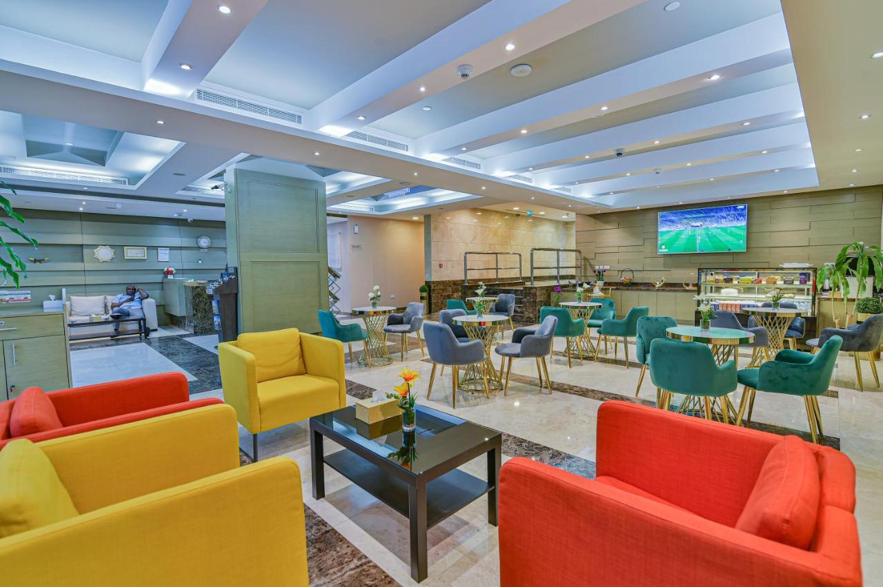 Vista Hotel Apartments Deluxe Dubai Exterior photo