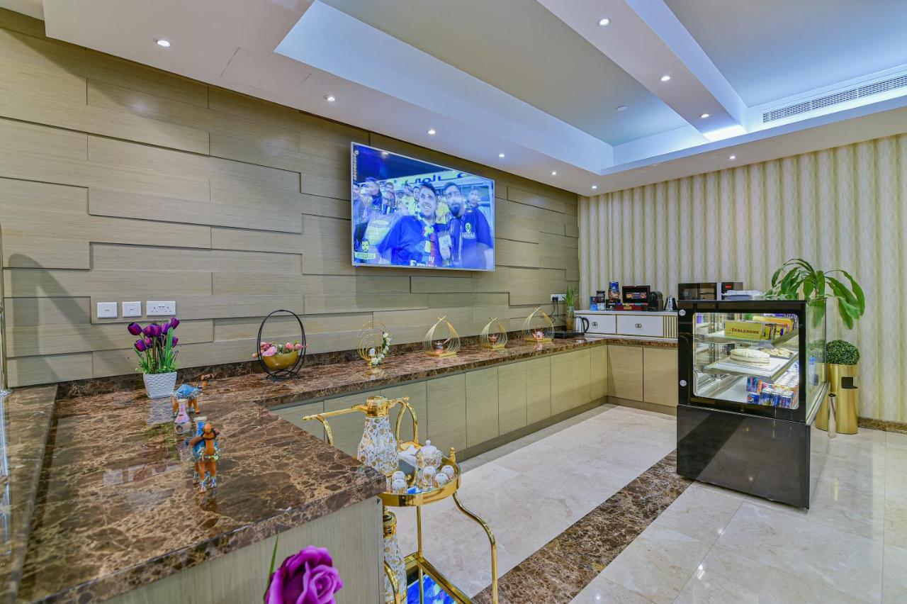 Vista Hotel Apartments Deluxe Dubai Exterior photo
