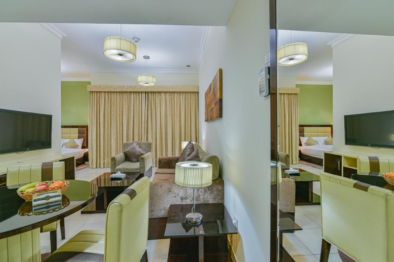 Vista Hotel Apartments Deluxe Dubai Exterior photo