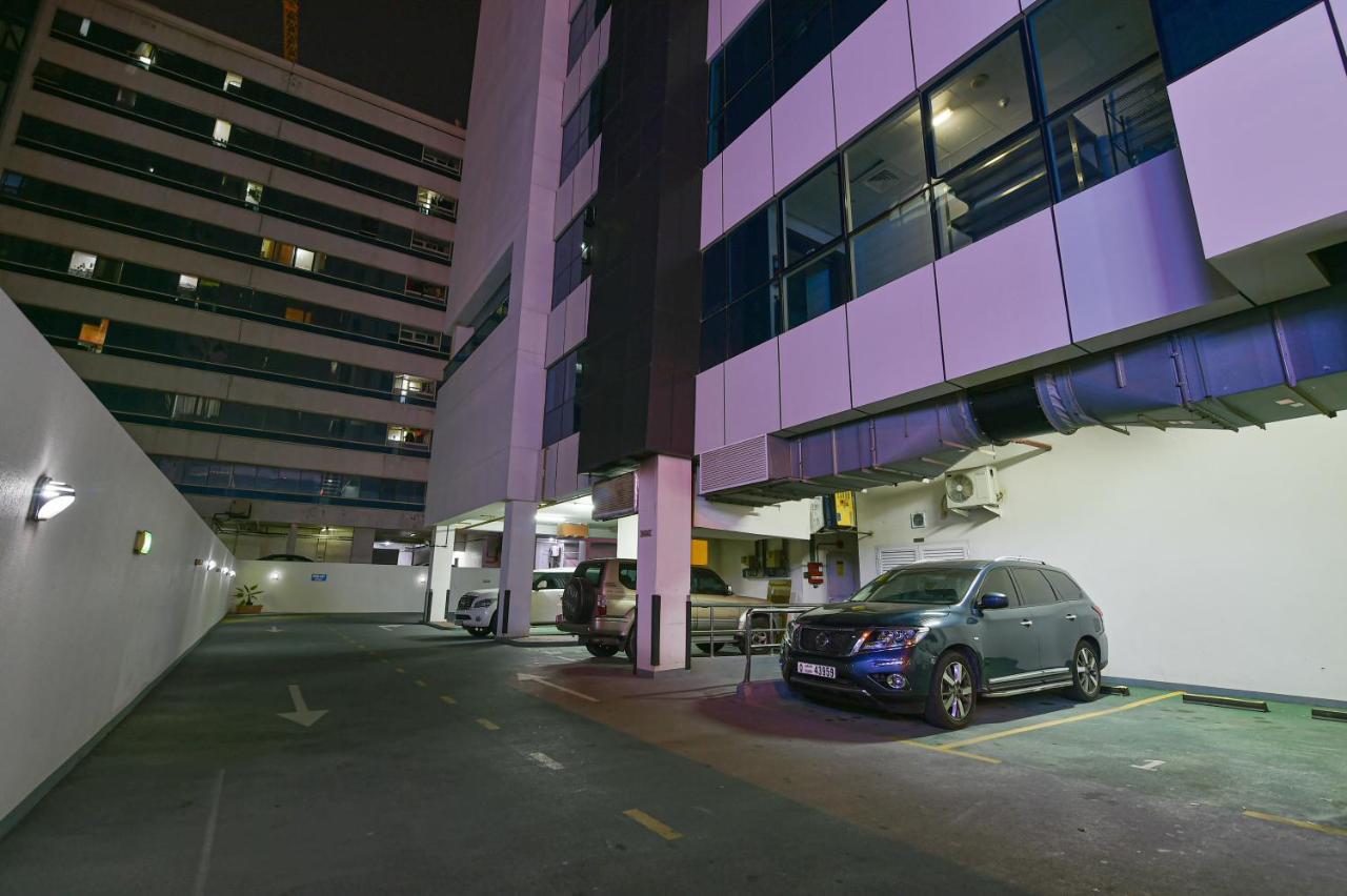 Vista Hotel Apartments Deluxe Dubai Exterior photo