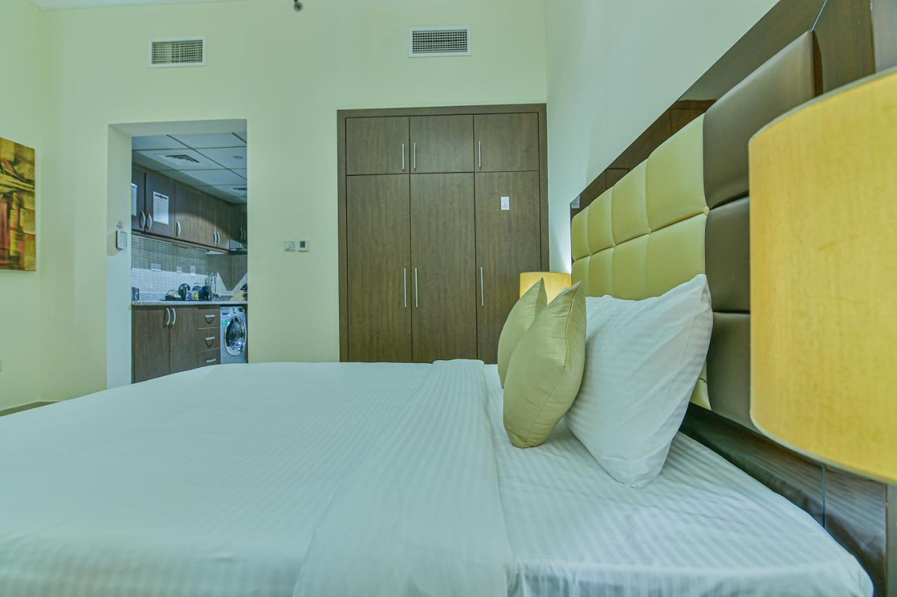 Vista Hotel Apartments Deluxe Dubai Exterior photo