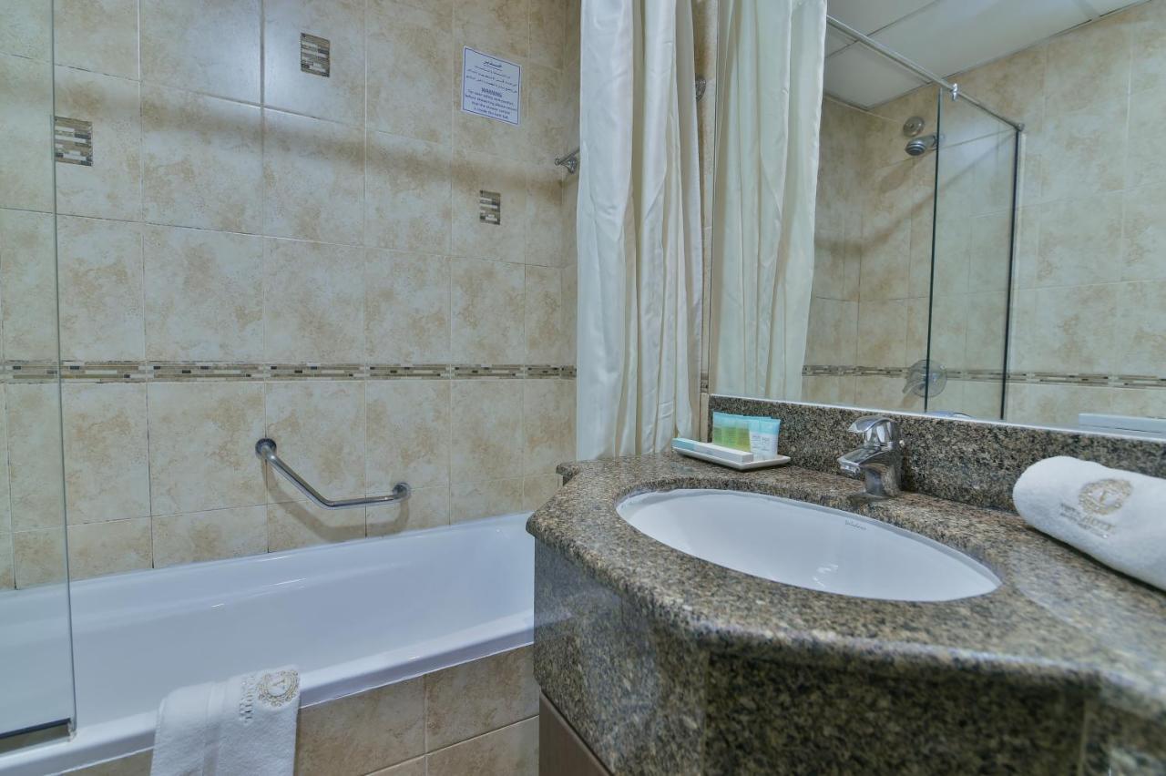 Vista Hotel Apartments Deluxe Dubai Exterior photo
