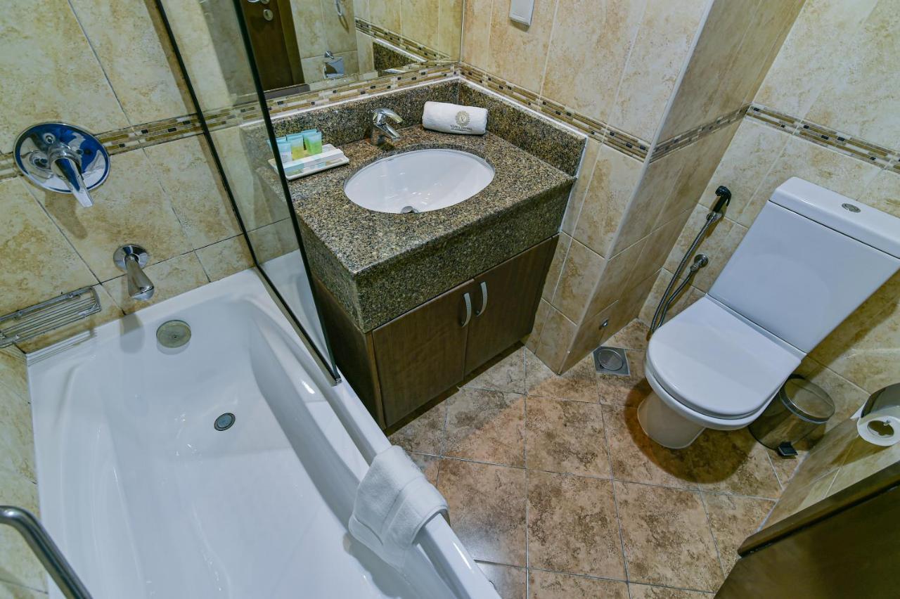 Vista Hotel Apartments Deluxe Dubai Exterior photo